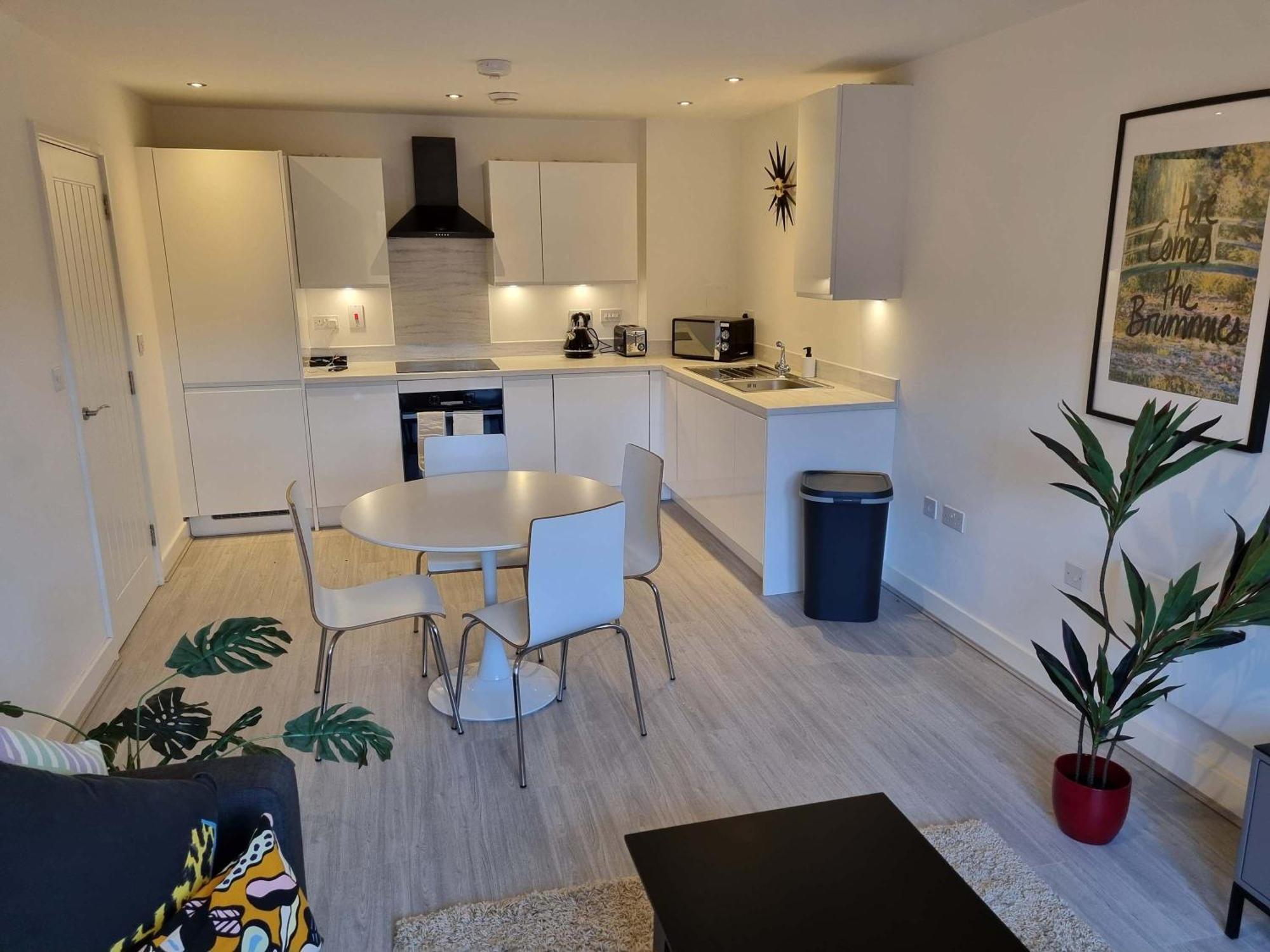 Apartment Luxe Two Bedroom Flat In With Free Wifi *